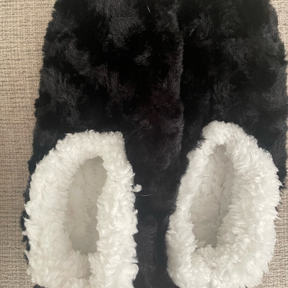 Cozy Black and White Fleece‎ Slippers